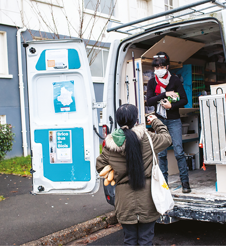 Jeudi 9 d cembre 2021 - intervention en Bricobus chez monsieur Cardeilhac, locataire (bailleur social) pour installer des plafonniers,   Blois (37) 